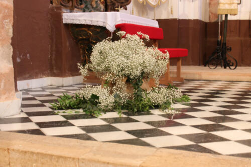 Detalle decoración floral iglesia